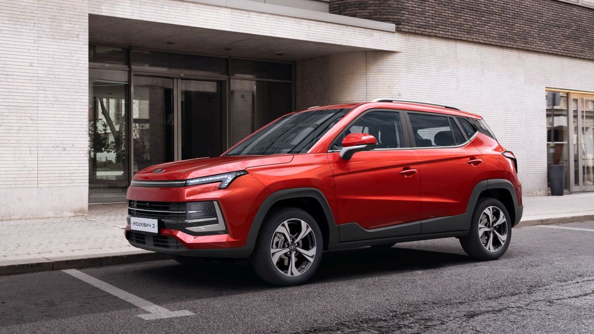 Ruský Moskvič opět žije. Návrat na automobilovou scénu zvládá jen s čínskou pomocí