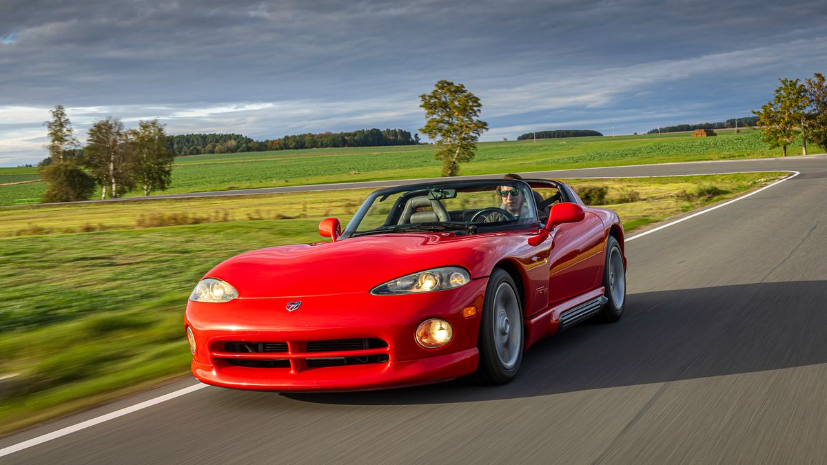 Nezapomenutelná zmije je esencí devadesátek! Dodge Viper, o kterém jsme snili všichni, dnes už není nedostupný