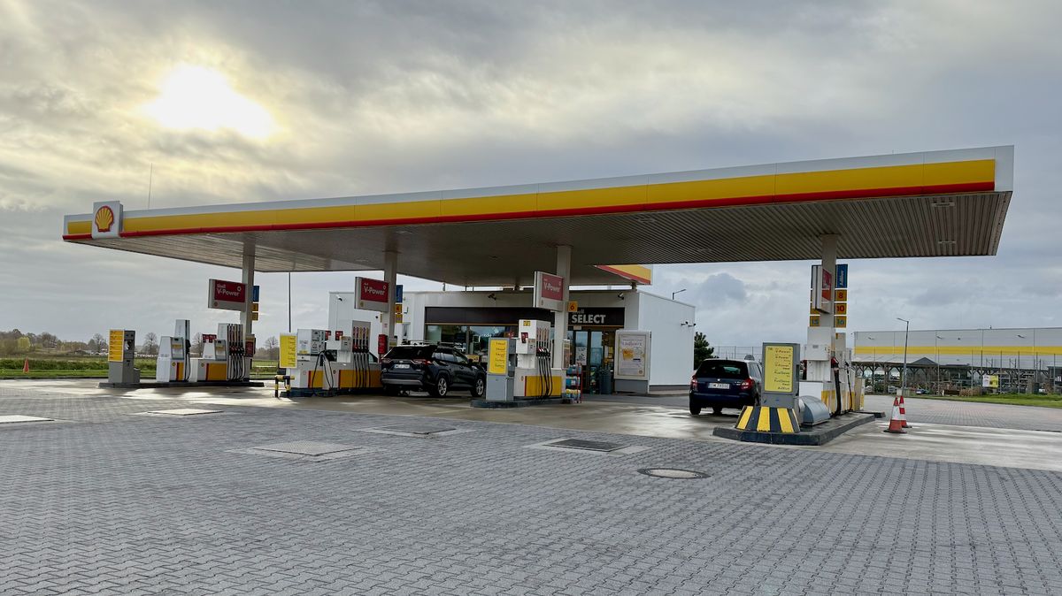 Zatím se nic zásadního neděje. Naštěstí. Benzin od minulého týdne mírně zlevnil, nafta mírně zdražila