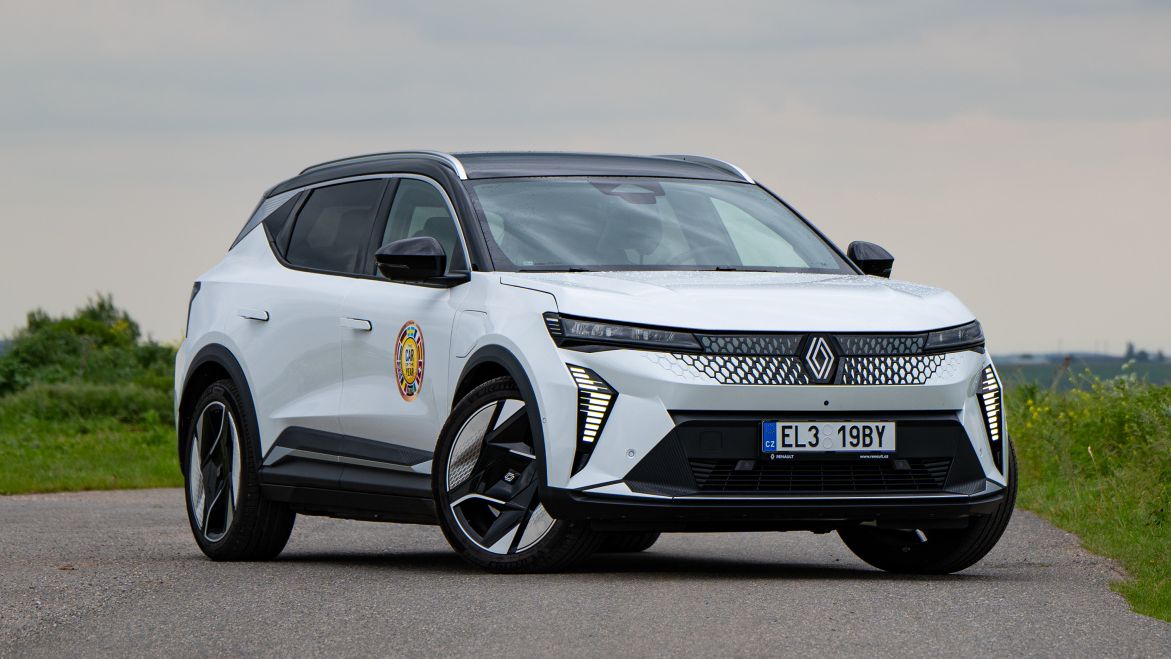 Jak jezdí evropské Auto roku 2024: Elektrický Renault Scenic potěší celou rodinu a nebojí se dálek