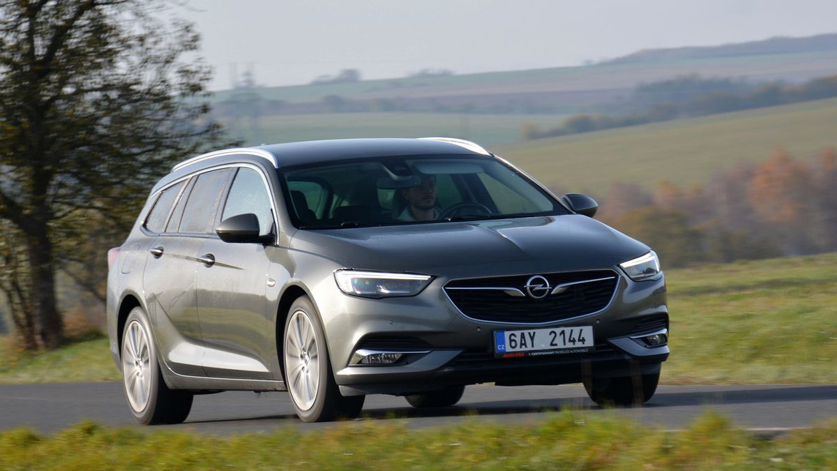 Ojetý Opel Insignia je skvělá alternativa k Passatu a Superbu. Může být bezproblémová, navíc ji koupíte levněji