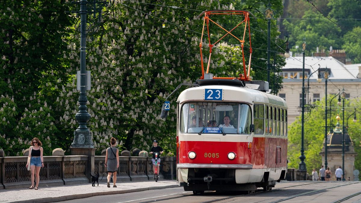 Tramvaj Tatra T3 je ikona českých ulic. Je to druhá nejpočetnější tramvaj na světě a jezdí dodnes. Existuje i jako kupé