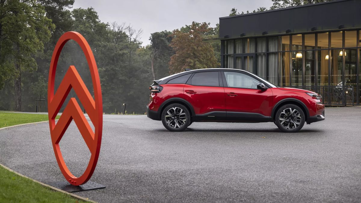 Stylový Citroën C4 po faceliftu má české ceny. Základ stojí rozumně a stále nabízí prvek, pro který je oblíbený