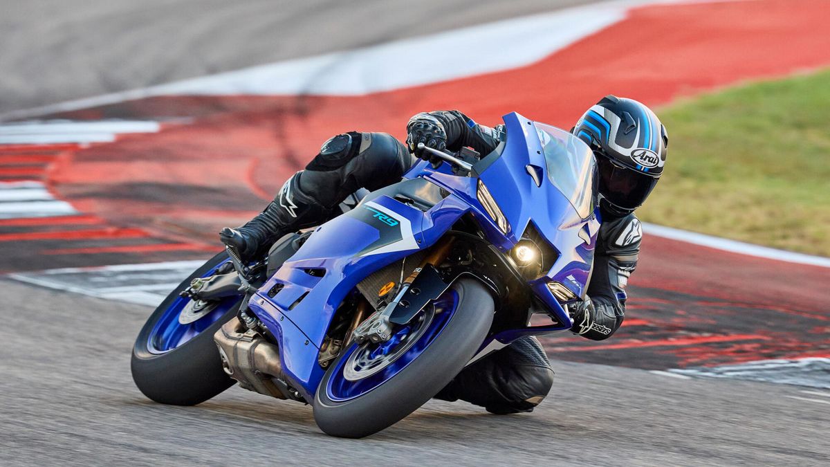 Yamaha představila nové ostré supersporty. Juniorská R3 osloví začátečníky, R9 rovnou zakládá novou třídu