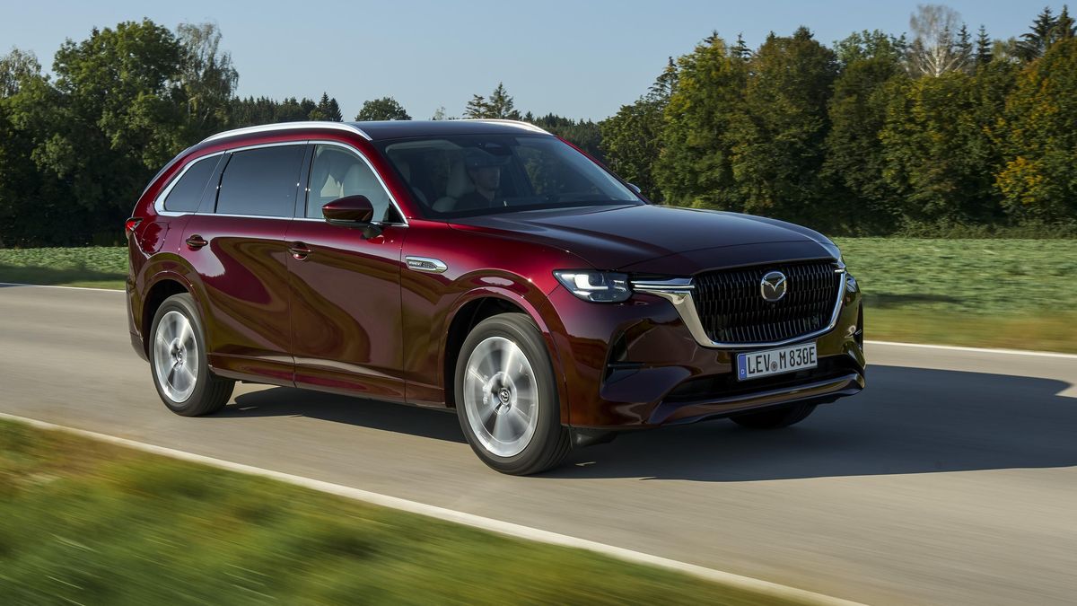 Nová vlajková Mazda pro sedm je šmrncnutá luxusem. Třetí řadu nemá jen do počtu, šestiválcový nafťák potěšil spotřebou