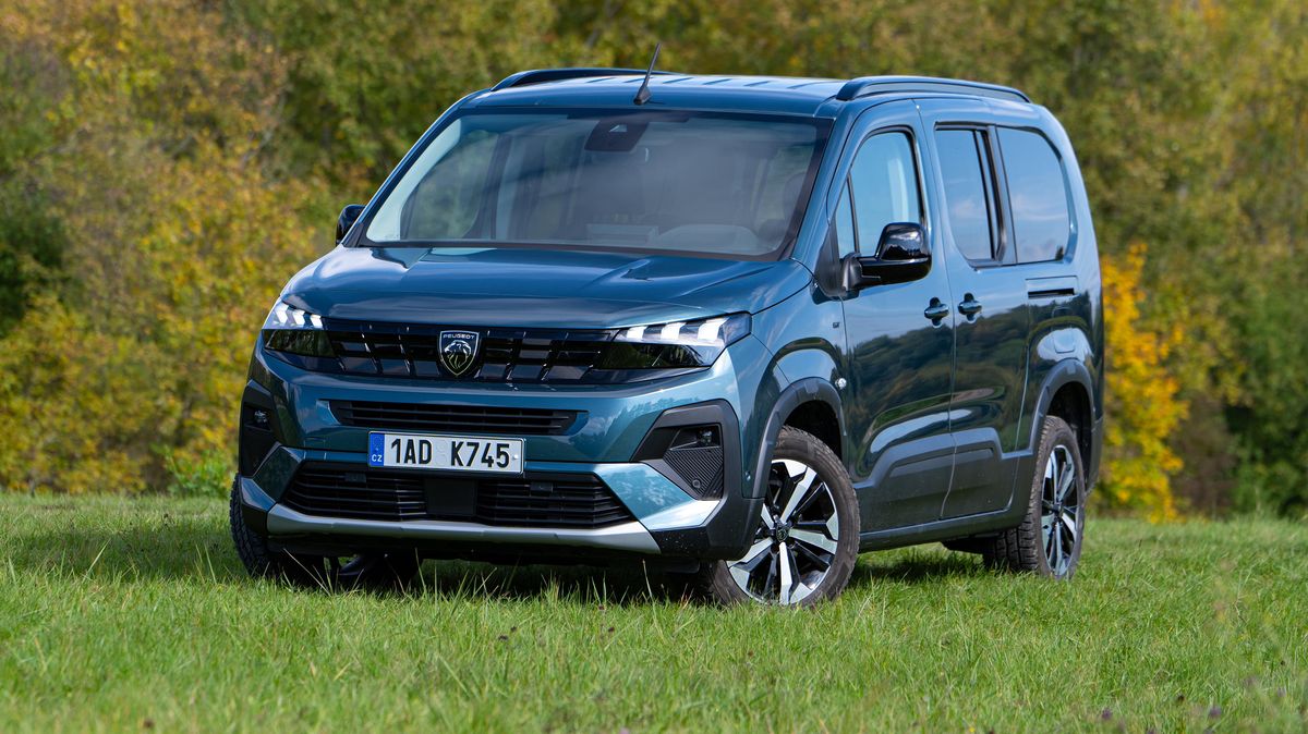 Peugeot odpálil letní slevové tornádo. Populární modely koupíte pod 400 tisíc, na své si přijdou i pracanti