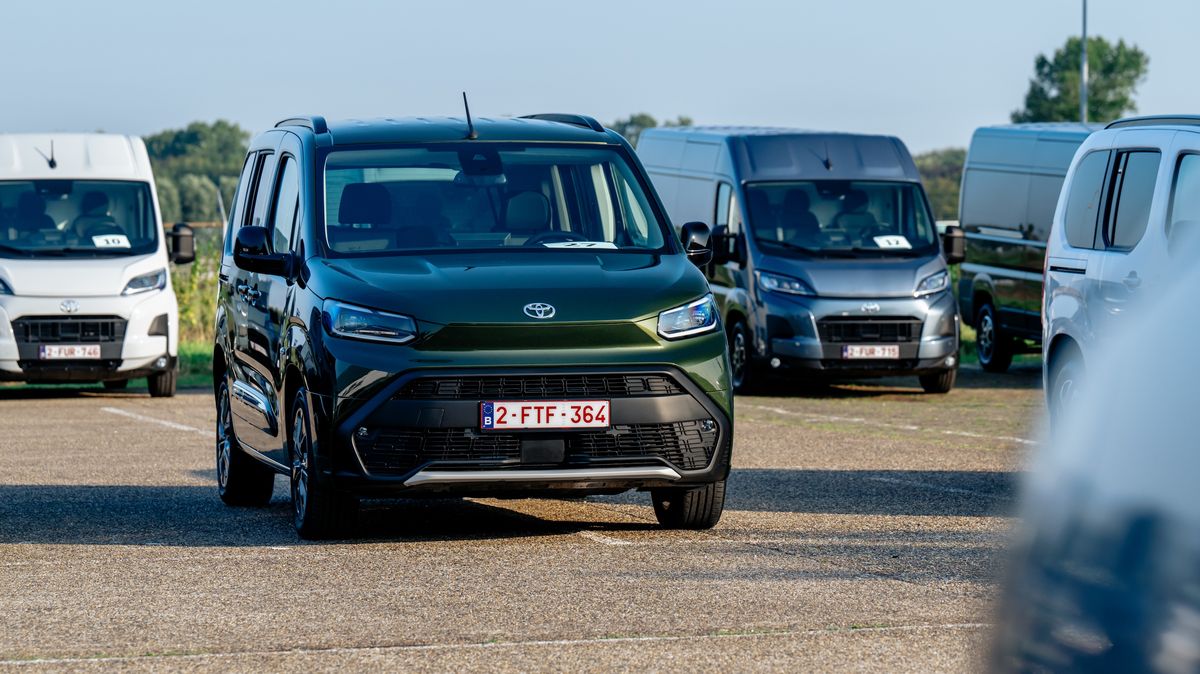 Profíci od Toyoty už jsou pořádně početnou rodinou. Užitkáče všech velikostí mají pořád diesel a nebývalou záruku