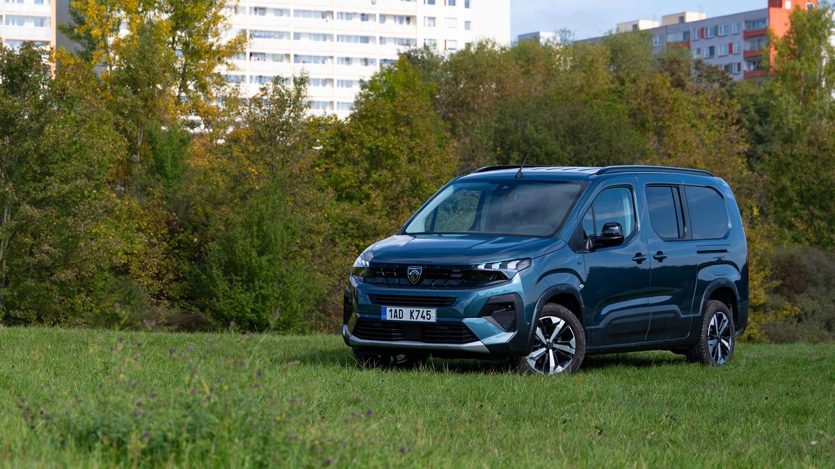Dlouhý Peugeot Rifter s naftovým motorem je parádní univerzál, který odveze velkou rodinu nebo objemný náklad