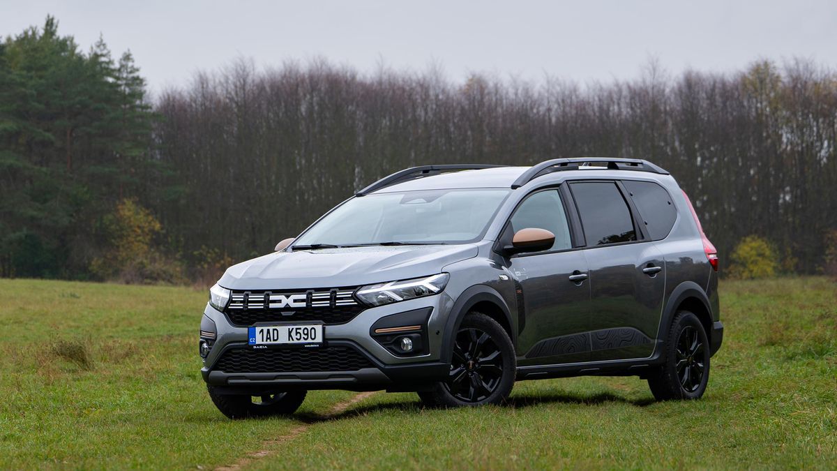 Dacia Jogger Hybrid spojuje úspornost s praktičností. Není ale pro každého, má totiž jednu větší slabinu