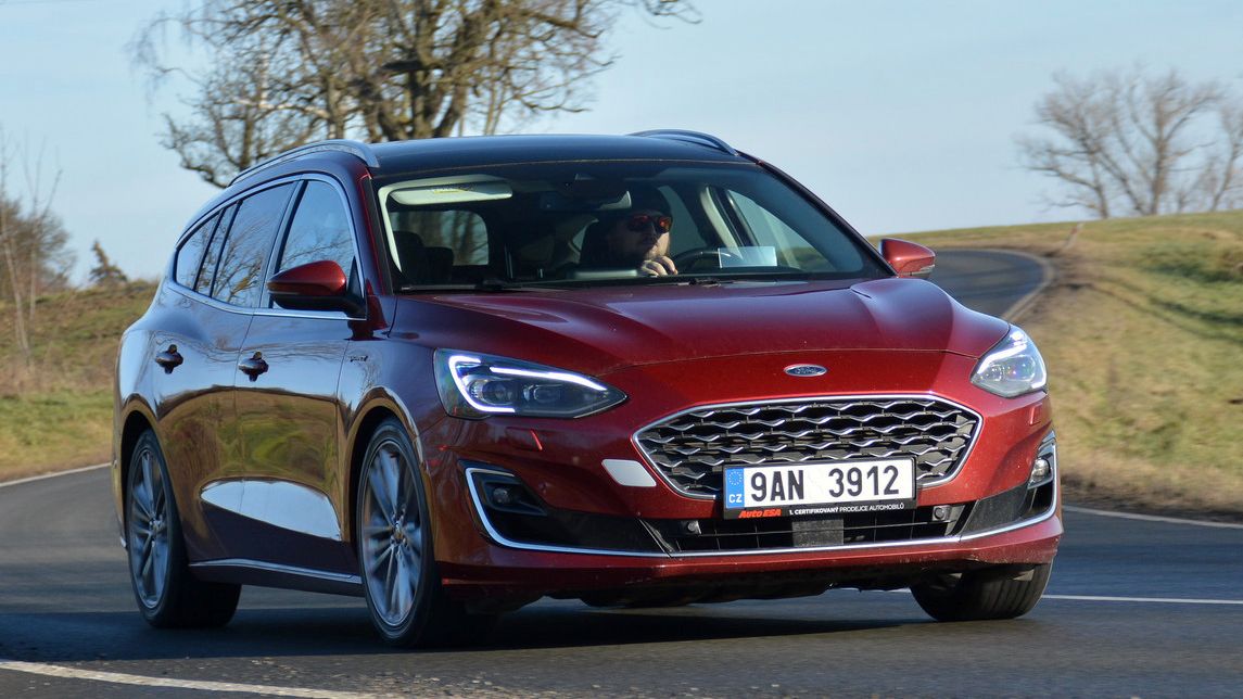 Ojetý Ford Focus IV koupíte levněji než Octavii a mívá i lepší výbavu. Navíc má spolehlivé motory a parádně jezdí