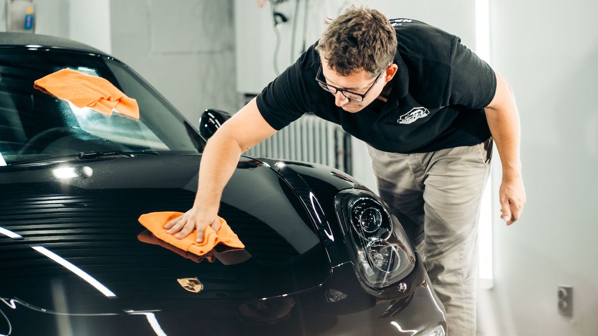 Chcete autu dopřát mimořádnou péči? Zkuste detailing. Levná záležitost to není, svůj vůz pak ale možná ani nepoznáte