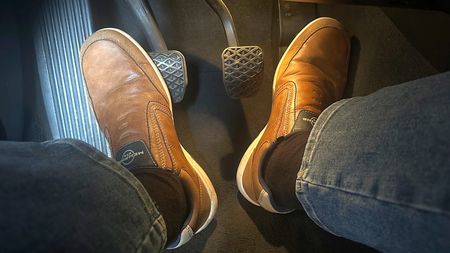Dva rozšířené řidičské zlozvyky, kterými si ničíte auto a ani o tom nevíte. Možná je děláte také