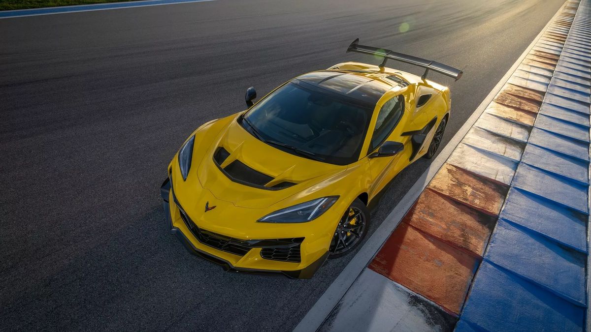 Dělnický supersport od Chevroletu: Corvette ZR1 je fenomenálně rychlá, ale za třetinu cenu supersportů od Ferrari nebo Lamborghini