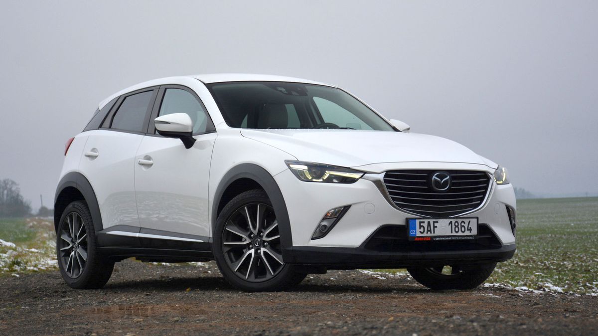 Test ojetiny: Mazda CX-3 je sice auto jen pro dva, ale může mít čtyřkolku a skvělé motory