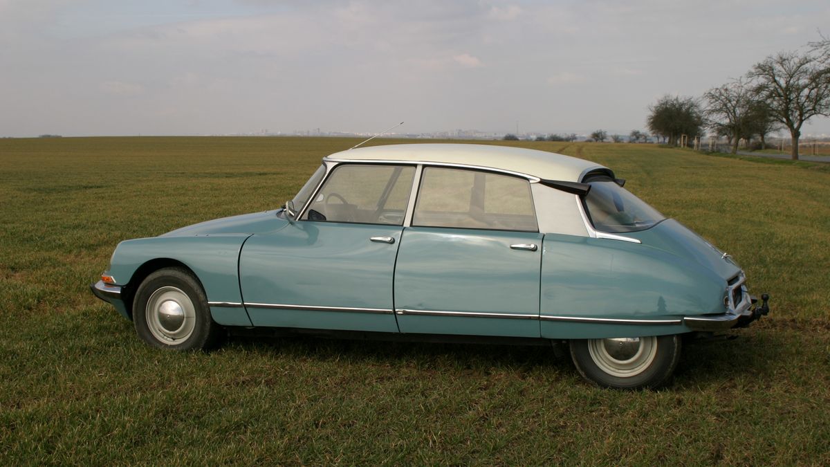 Myslíte, že vidíte legendární Fantomasův citroën? Tohle auto klame tělem, ve skutečnosti se jedná o málo známou a levnější verzi