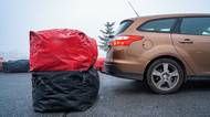 Konec ťukancům při parkování. Ford vymyslel, jak se vyhnout splašeným nákupním košíkům nebo nepozornému řidiči