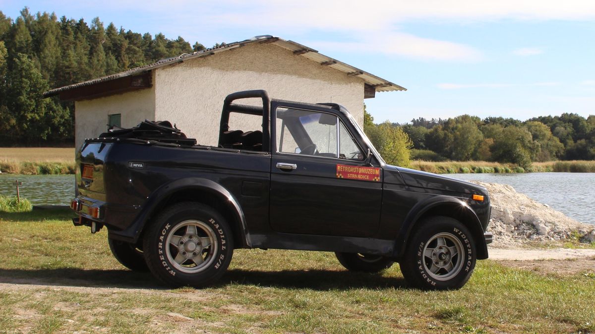 Lada Niva je nezmar, který odmítá umřít. Viděli jste ale někdy verzi kabriolet?