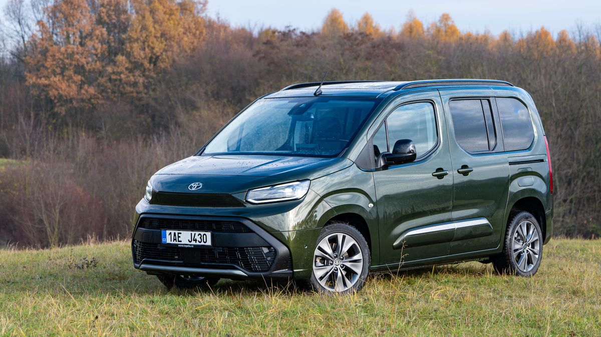 Obrovský kufr, až sedm míst a úsporný diesel: Svůj rodinný ideál teď Toyota prodává se slevou, ušetříte desetitisíce