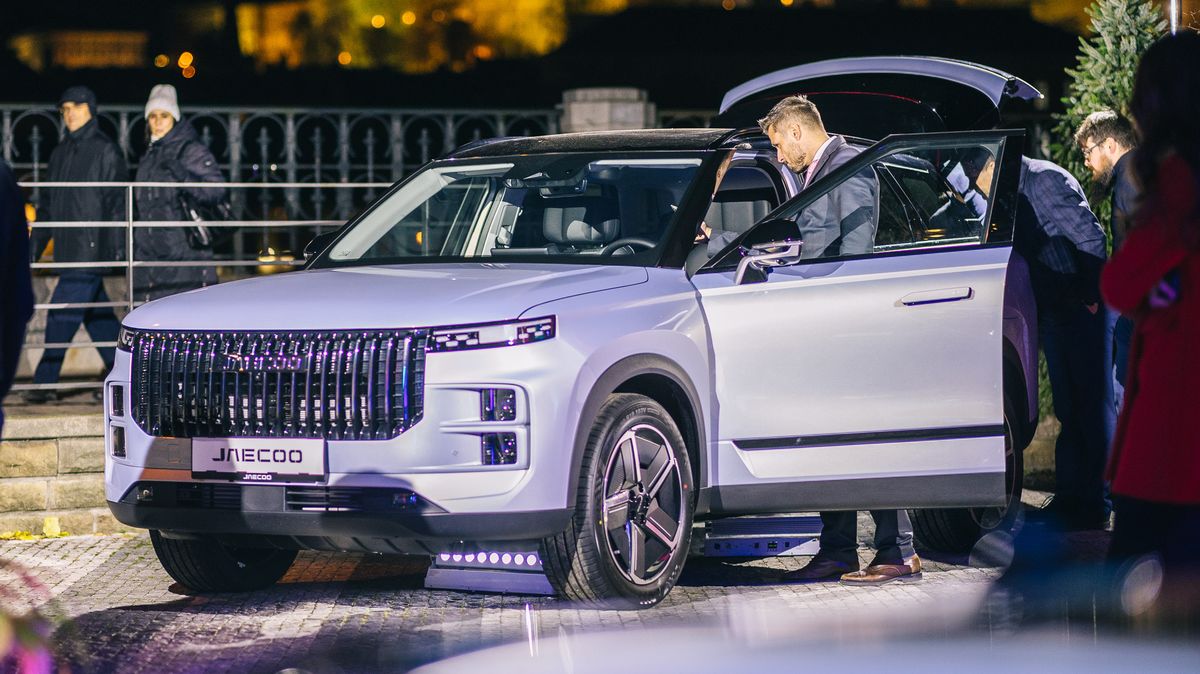Luxus za cenu všedního auta? Do Česka míří nové SUV s nadupanou výbavou, neztratí se ani v terénu