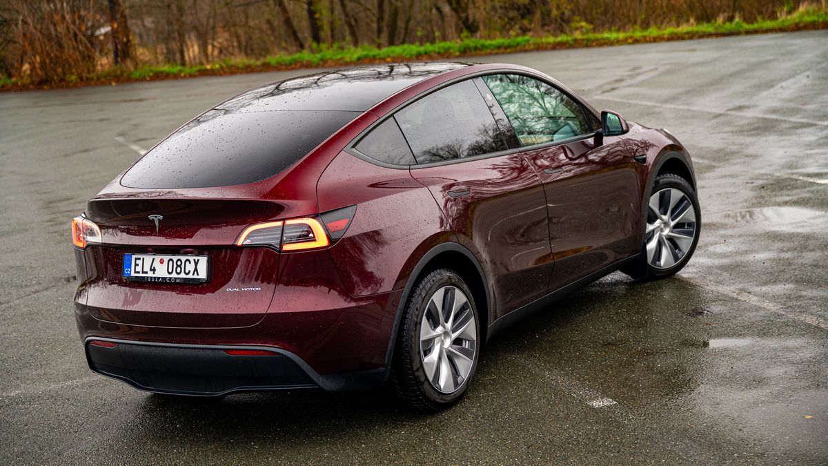 Elektromobilisté bojují za zachování jedné z mála výhod pro bezemisní auta. Argumentů mají dost