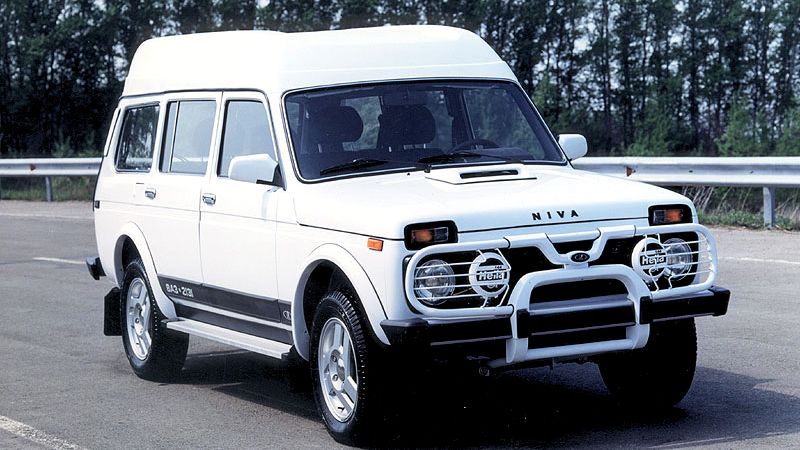 Slavný teréňák ve verzích, které nejspíš neznáte: Lada Niva mohla být pick-upem, ale i monstrem na gigantických kolech