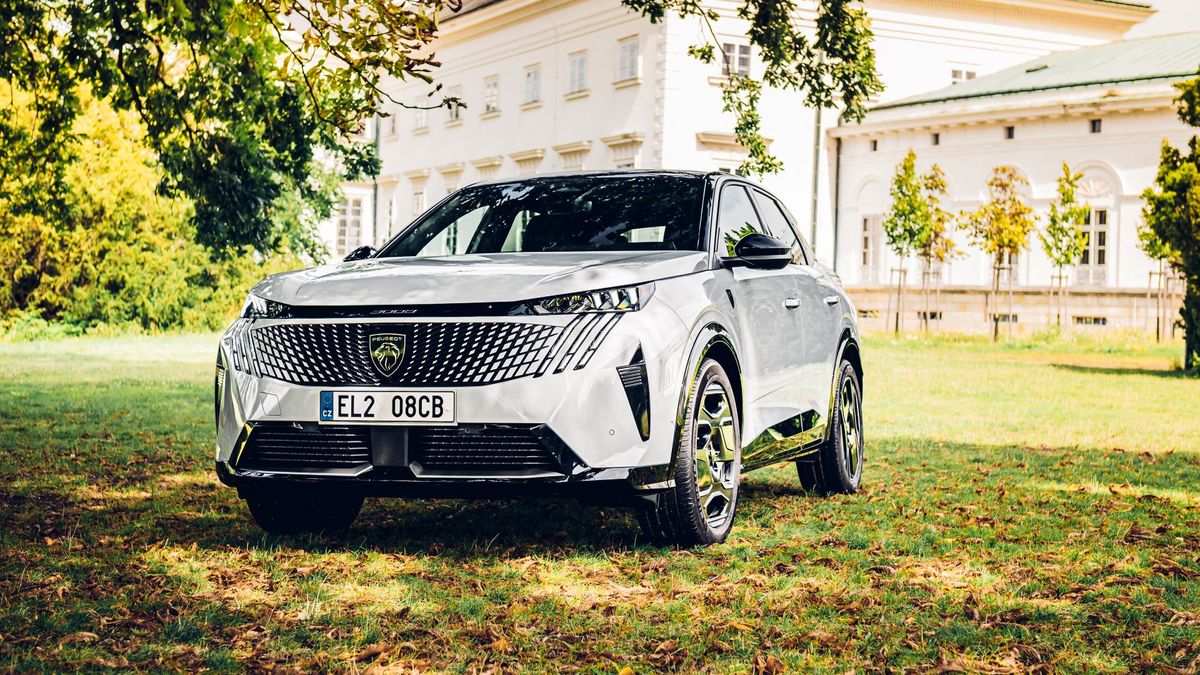Peugeot uvádí nové motorizace pro svá oblíbená SUV, elektrické verze prodává levněji než plug-in hybridy