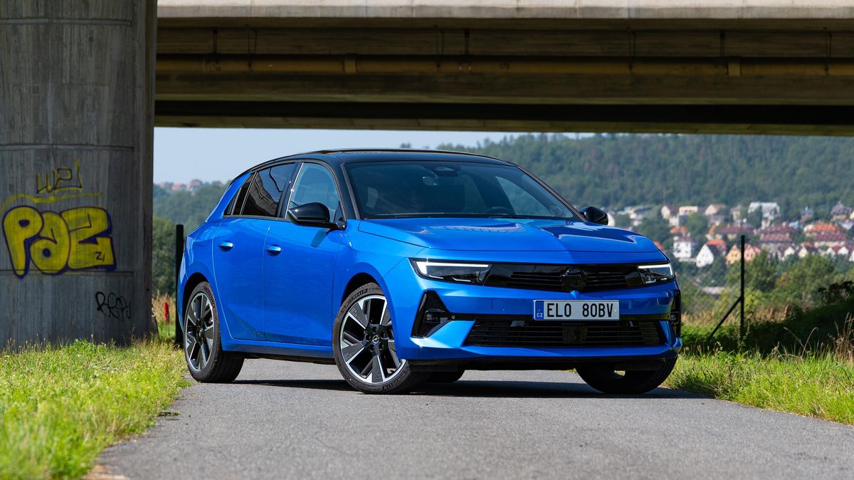 Dokonalý univerzál: Opel Astra uspokojí obchodní cestující, praktické chalupáře i nadšené futuristy