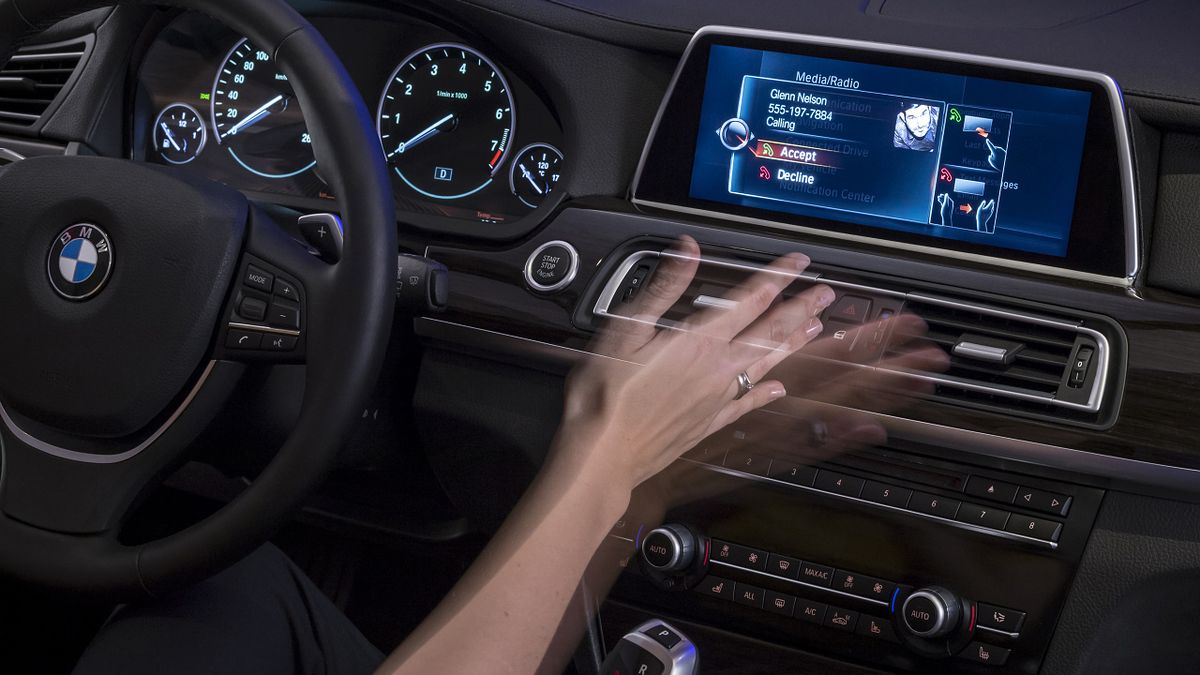 BMW po 10 letech konečně opustilo způsob ovládání, který byl od začátku odsouzený k neúspěchu. Náhrada o moc lepší nebude