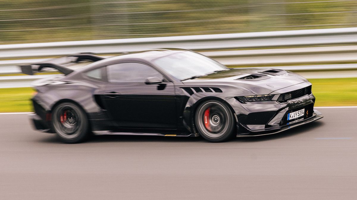 Novým rekordmanem na legendárním Nürburgringu je zdivočelý mustang! Mrkněte na video ze zběsilé jízdy