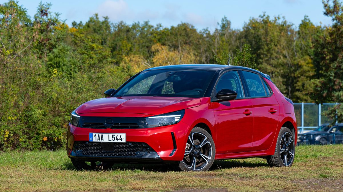 Malá a dostupná auta vymírají, Opel Corsa však drží jejich vlajku vysoko a s hrdostí