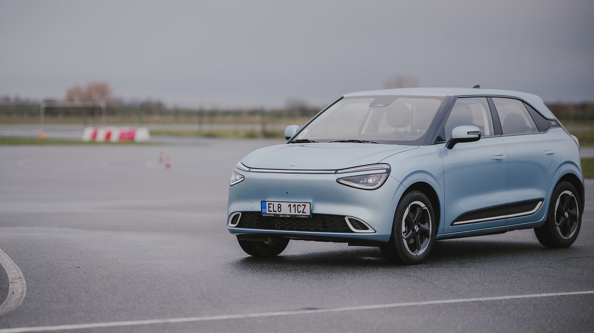 Velikost fabie, kola v rozích a komická spotřeba: Dongfeng Box ukazuje, zač je toho městský elektromobil. Navíc má palubní kočku