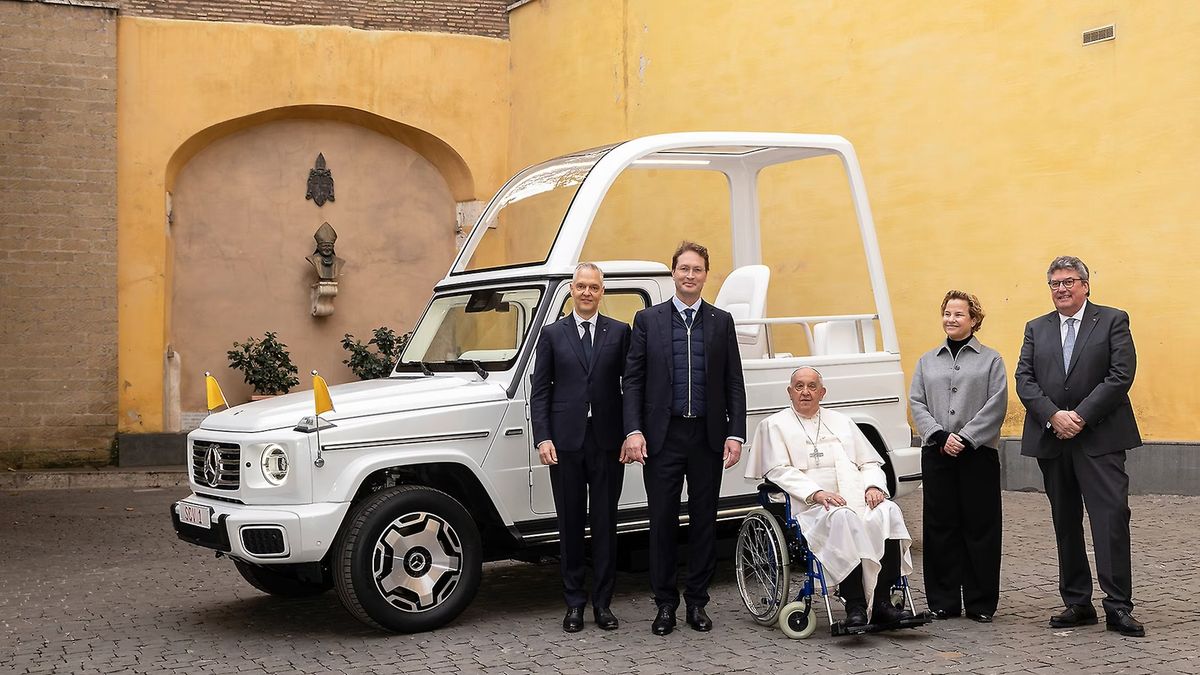 Papež František má nové auto! Papamobilem se stala hodně netradiční kombinace