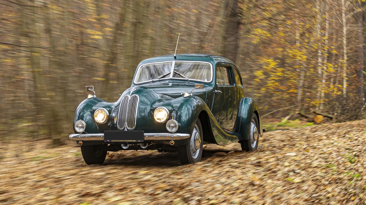 Málo známá britská značka vyrobila na konci čtyřicátých let krásné auto, které jezdí překvapivě dobře. Bristol 400 má i českou stopu
