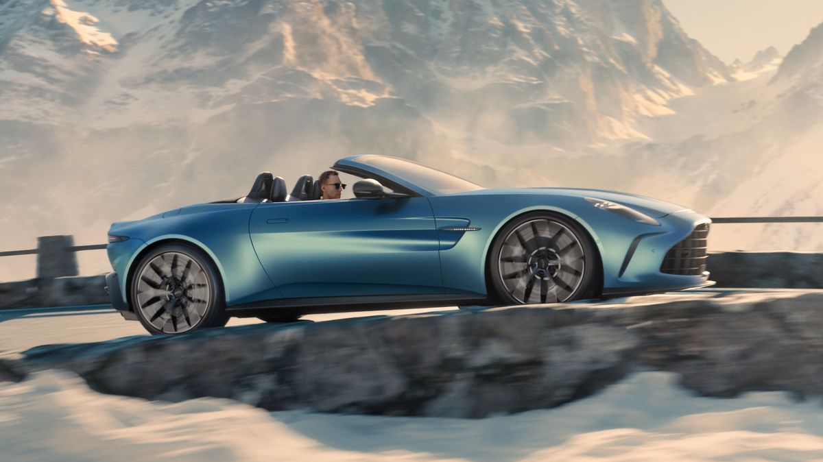 Osmiválec, 665 koní a střecha se světovým rekordem. Aston Martin Vantage přijíždí s otevřeným nebem nad hlavou
