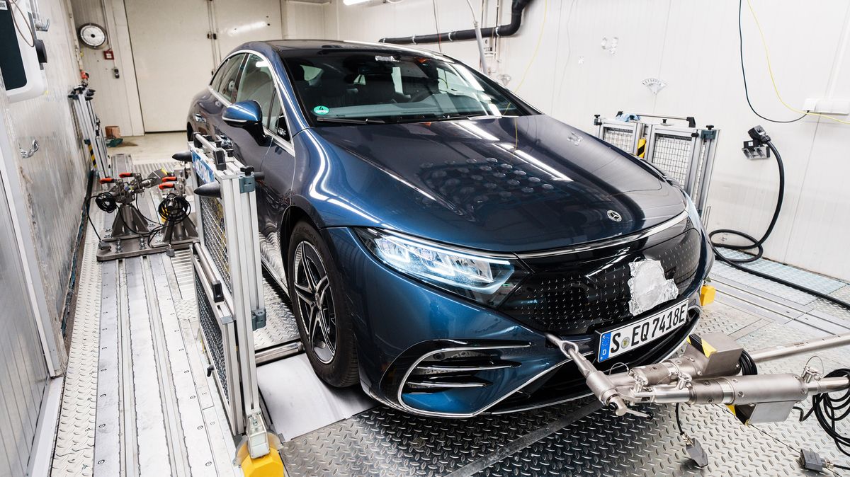 Němci změřili dálniční dojezdy elektromobilů v zimě. Jedna automobilka doslova propadla