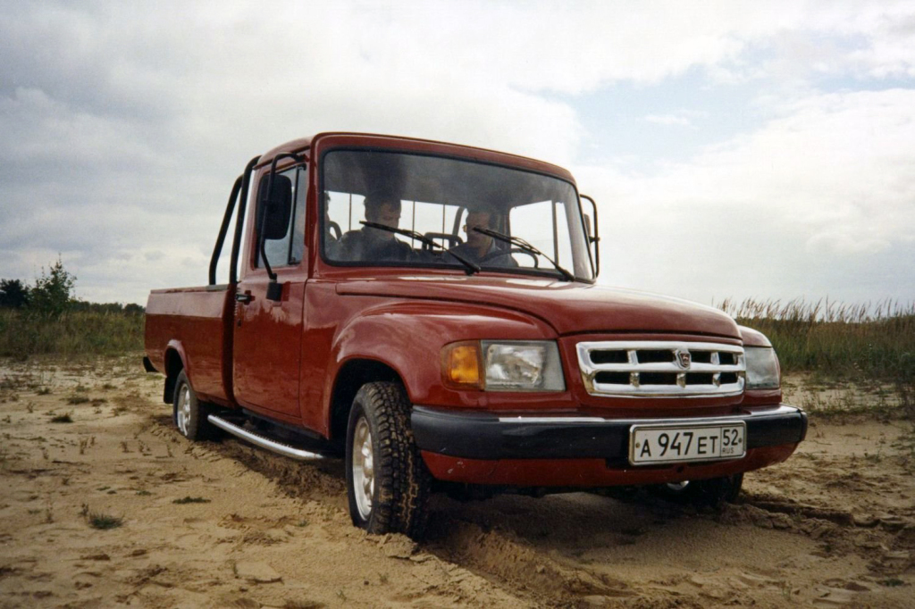 This could only be created in the nineties in Russia. The repulsive SUV GAZ Ataman had no chance to succeed in its homeland