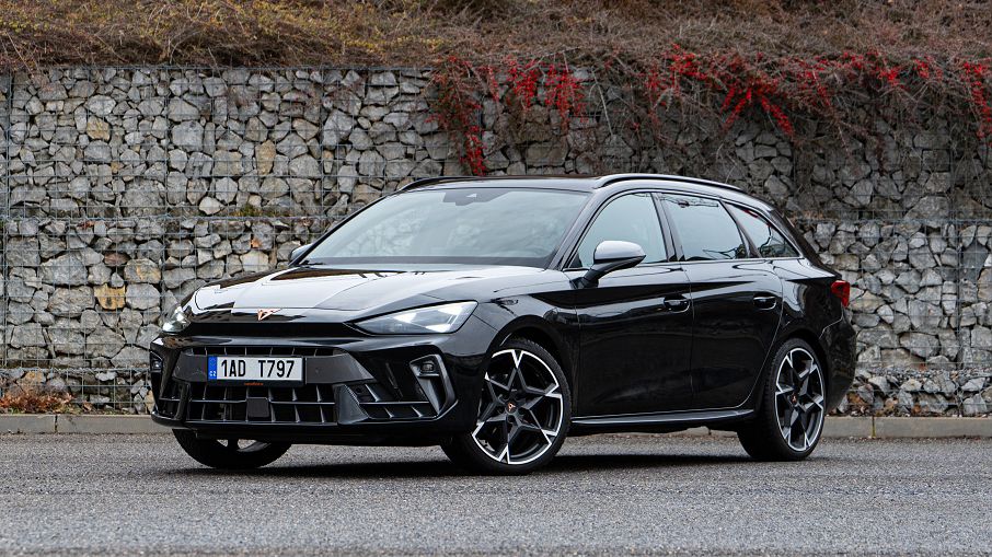 Omlazená Cupra Leon ST je s mild-hybridem příjemné normální auto s praktickým kufrem a slušnou spotřebou