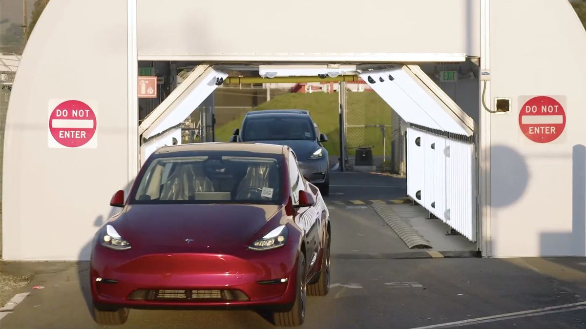 Sliby Elona Muska o samořiditelných autech splněny! Ale určitě jsme si to představovali jinak…