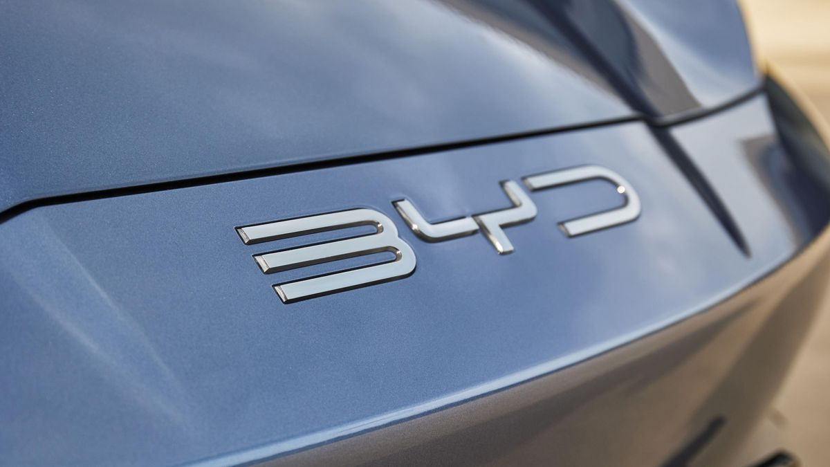 Boj o krále elektromobility: Čínský BYD dál drtí americkou Teslu