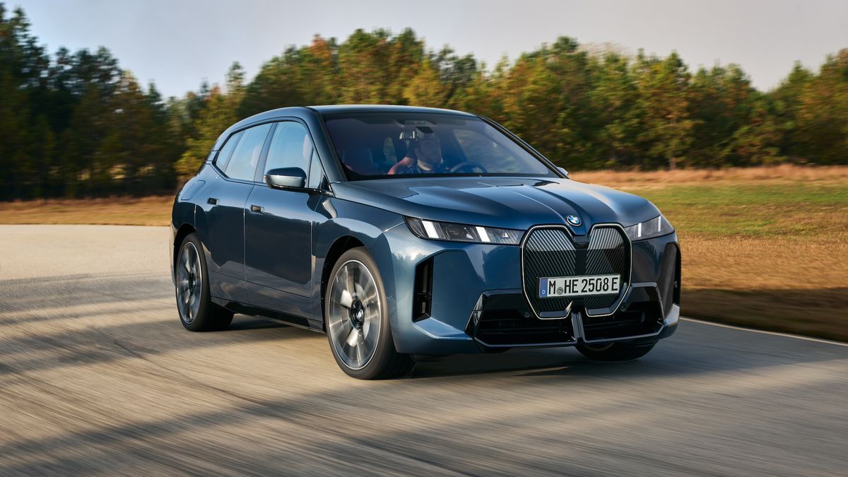 BMW umravnilo svůj asi nejkontroverznější model. Obří SUV se teď může snad i líbit