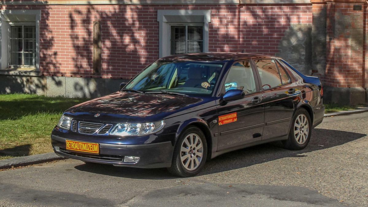 Originální Saab 9-5 z prezidentské kolony Václava Havla dokazuje, že na Pražském hradě měli velmi dobrý vkus