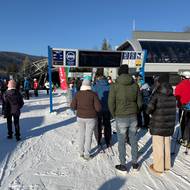 Fronta na lanovku Sněžník.