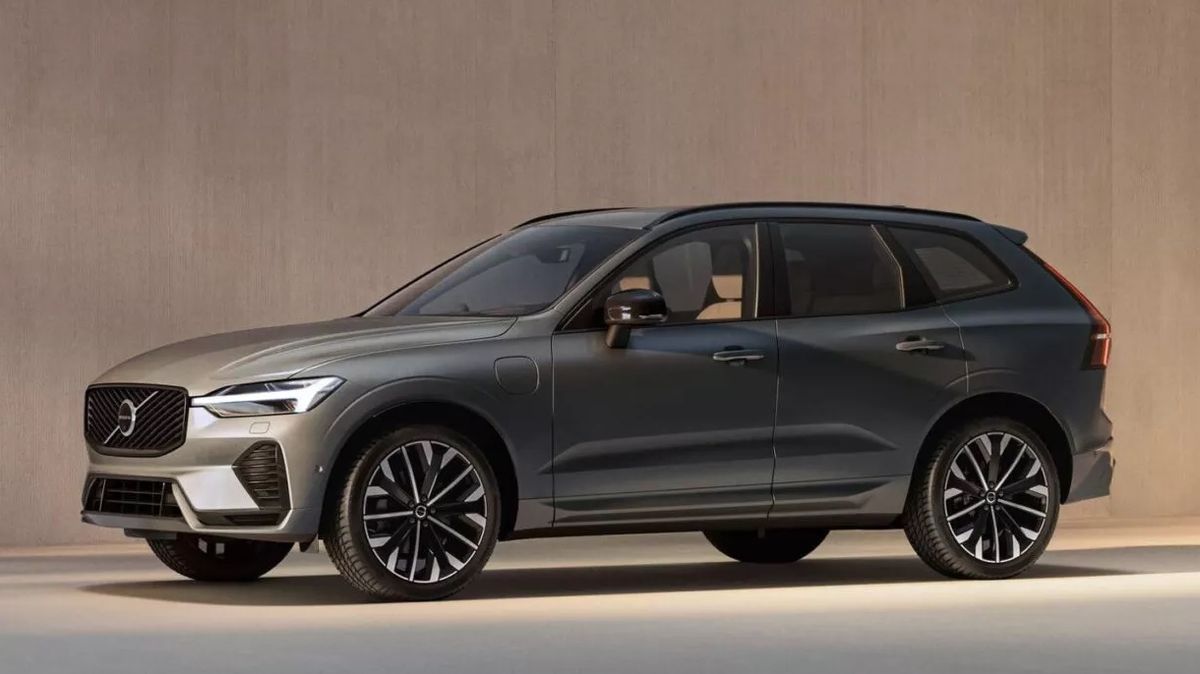Volvo oživuje svůj bestseller: XC60 je svěžejší zvenku i uvnitř a zachovává si spalovací motory