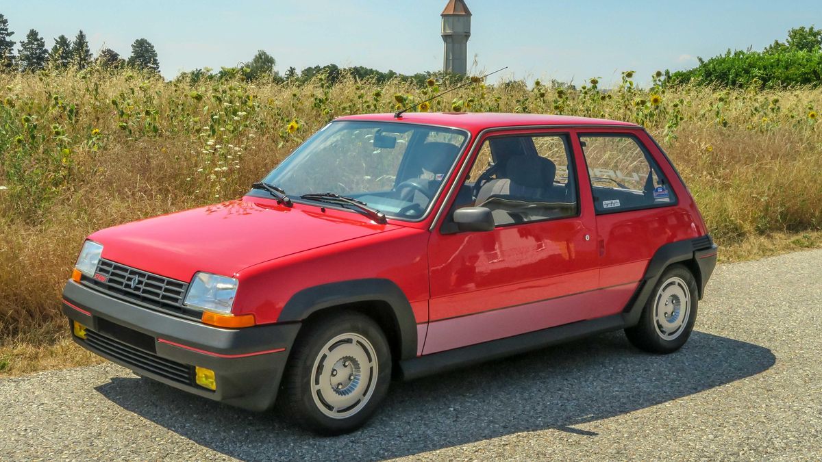 Renault 5 GT Turbo je fantastické auto i dnes. Ve své době šlo o nejrychlejší hot hatch
