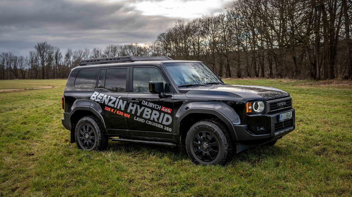Nová Toyota Land Cruiser je úžasný stroj: Kromě nafty můžete tento legendární teréňák koupit i s kultivovaným benziňákem