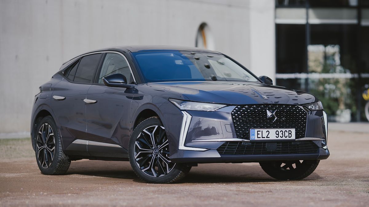 Hybrid do zásuvky není jen do města a umí výrazně ušetřit. Ukazuje to i francouzská prémiovka