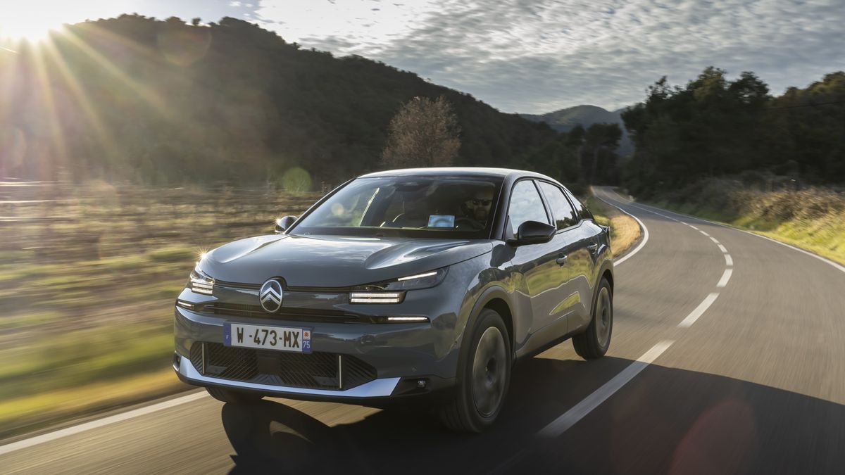 Oblíbený Citroën C4 je po modernizaci hezčím a lepším autem. Ale také o dost dražším