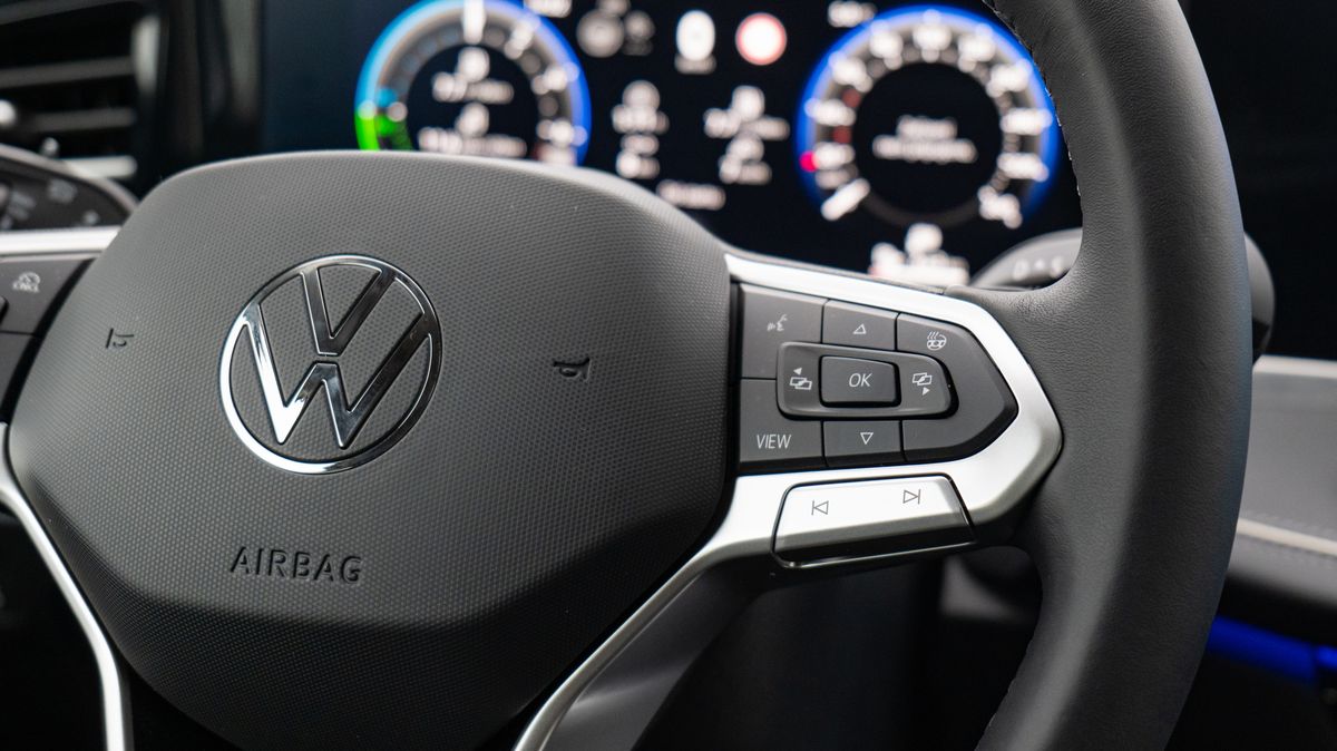 Prodej aut sice koncernu Volkswagen klesá, jejich vůbec nejprodávanější produkt ale rekordně roste. A s auty nemá společného nic