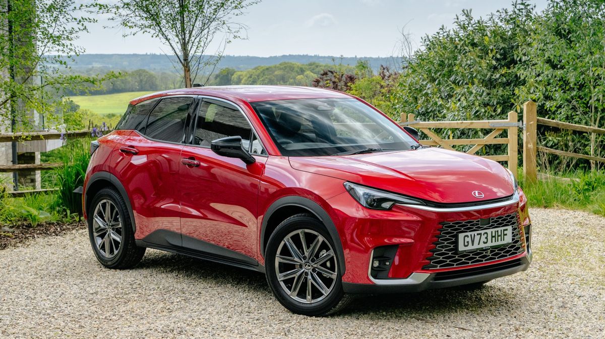 Lexus teď nabízí prémiovku za cenu všedního auta! Navíc je stylová, pohodlná a jezdí za pár