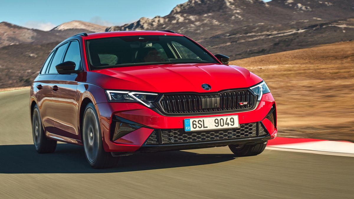 Nová Škoda Octavia RS přihodila dvacet koní a dějí se věci! Na okruhu je zábavnější než kdy dřív